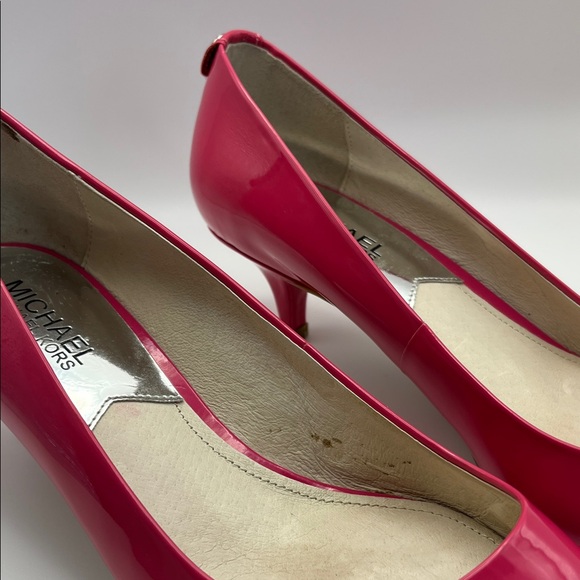 Michael Kors Fuchsia Patent Leather kitten Heels - Picture 5 of 8